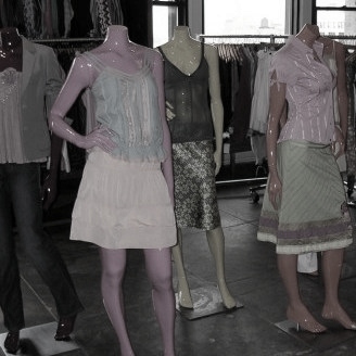 Etalagefiguren hoogglans gespoten
